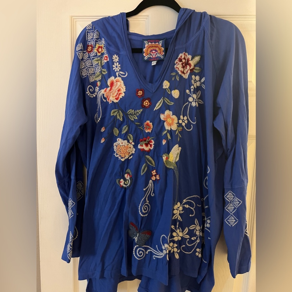 Johnny was embroidered top - size Xl